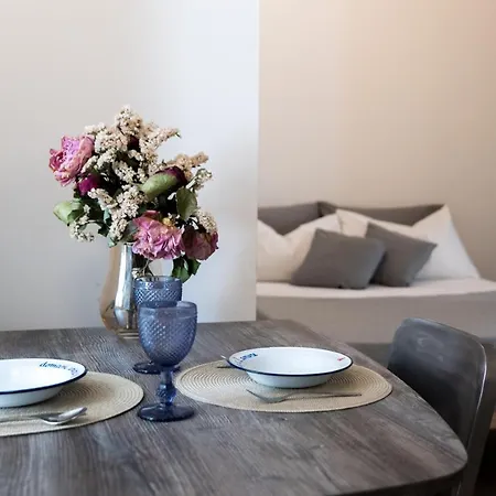 Artstay - Duomo, Spiga, Near Metro M1 Милан