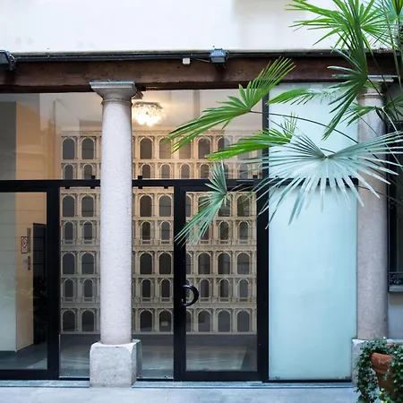 Artstay - Duomo, Spiga, Near Metro M1 * Милан