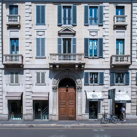 Artstay - Duomo, Spiga, Near Metro M1 * Milan