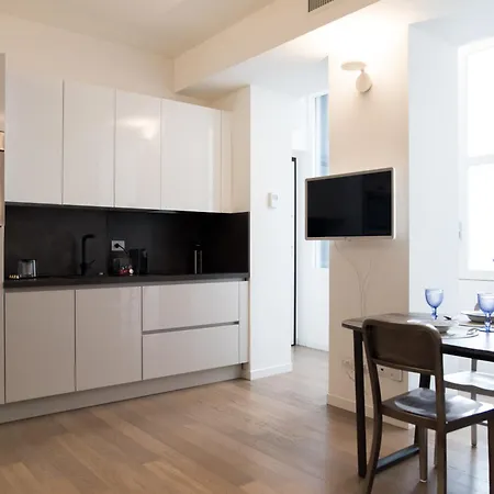 Artstay - Duomo, Spiga, Near Metro M1 * Milan
