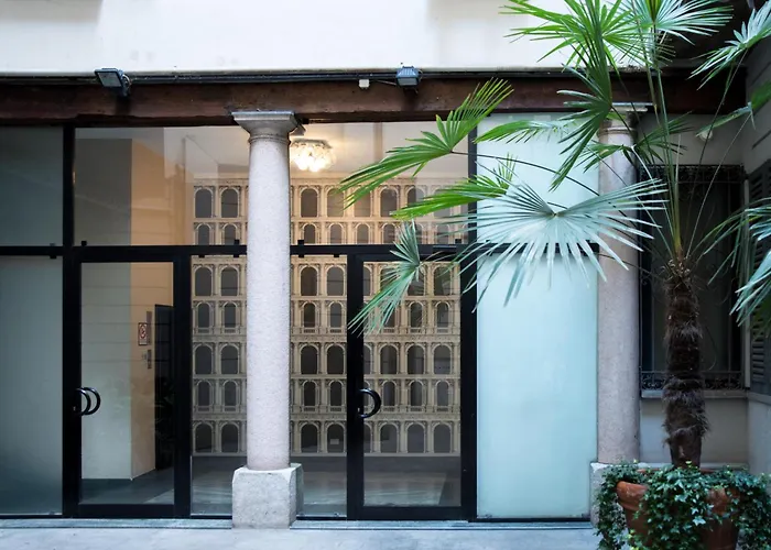 Artstay - Duomo, Spiga, Near Metro M1 * Милан